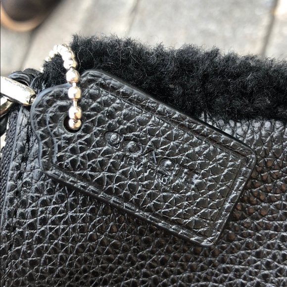 Black leather Coach zip clutch bag - Picture 2 of 3